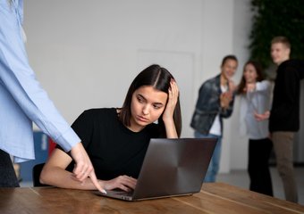 Число россиян, недовольных коллегами, удвоилось за год