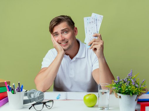 Россияне назвали сумму для "нормальной жизни". Новые финансовые реалии 2025 года