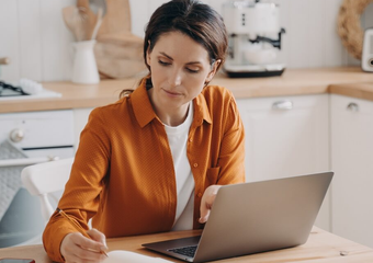 Россиянам рассказали о праве уйти на удаленку из-за обострения аллергии весной