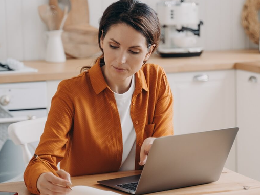 Россиянам рассказали о праве уйти на удаленку из-за обострения аллергии весной