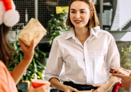 «Тайный Санта» в компании: как HR провести игру без хаоса и лишних вопросов