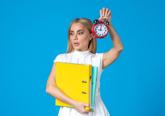 Сокращение рабочего дня перед праздниками: правило касается и совместителей