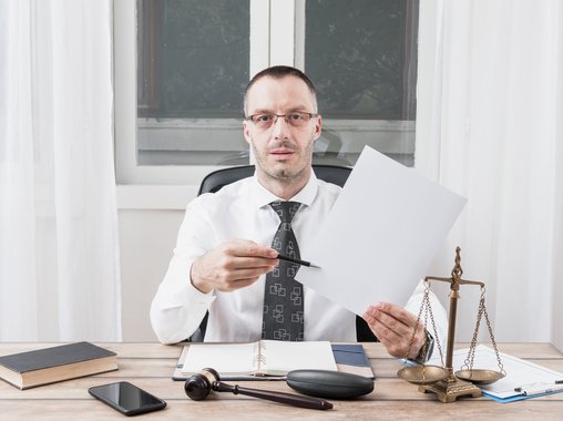 Суды признали увольнение через мессенджер незаконным: сотрудницу восстановили и взыскали 865 тыс. рублей