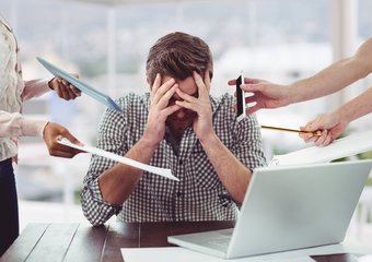 Работодатели и сотрудники назвали главные причины стресса на работе в 2026 году