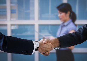 Авторитарный стиль управления: почему руководители не хотят быть демократами