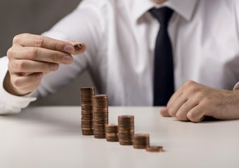 Зарплаты в экономической сфере в 2025 году выросли на 13%