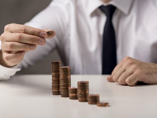 Зарплаты в экономической сфере в 2025 году выросли на 13%