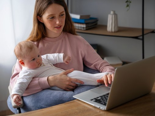 Исследование: только 42% компаний в России поддерживают сотрудниц в декрете сверх нормы закона