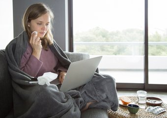 Три четверти российских работодателей (75%) просят сотрудников работать удалённо во время болезни