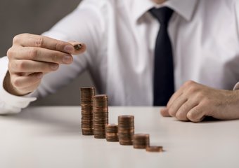 Работодателям запретили лишать премий сотрудников на испытательном сроке