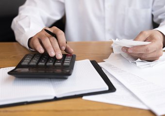 Молодые россияне массово планируют бюджет, но не могут устоять перед спонтанными тратами