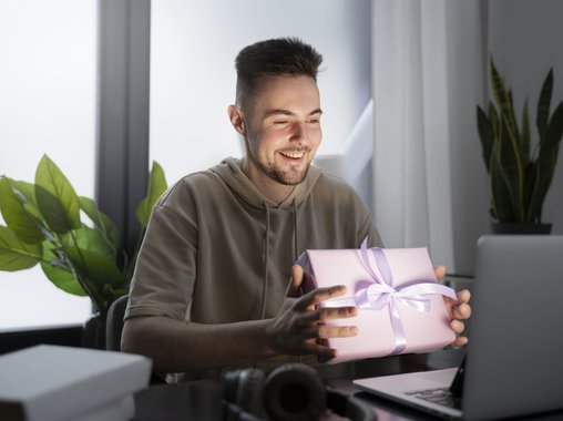 Подарки всем: Треть российских компаний увеличила бюджеты на корпоративные подарки