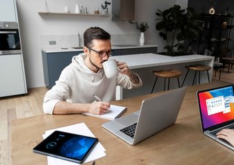 Удалёнщика уволили за прогул за отказ от командировки: суд поддержал работодателя