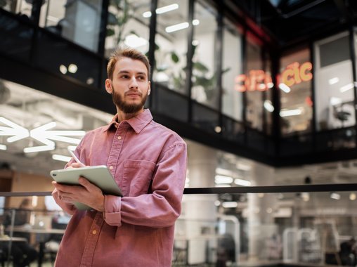 Каждый четвертый новичок сбегает с российских производств из-за провалов в адаптации