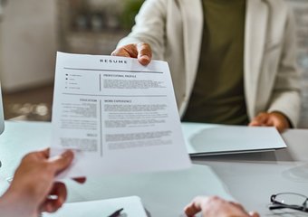 Ретушь фактов или риск для карьеры: исследование показало, о чем чаще всего врут соискатели в резюме