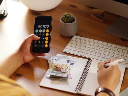 Соцфонд предложил взимать полные социальные взносы с зарплат от 200 тысяч рублей