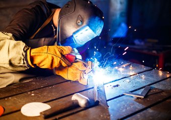 Сварщик возглавил рейтинг самых дорогих вакансий января