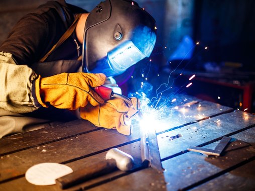 Сварщик возглавил рейтинг самых дорогих вакансий января