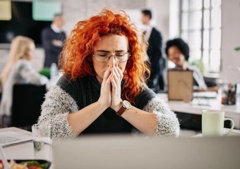 Сотрудникам-аллергикам могут разрешить «сезонную удаленку»