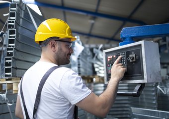 Аппаратчики возглавили рейтинг самых высокооплачиваемых профессий весны