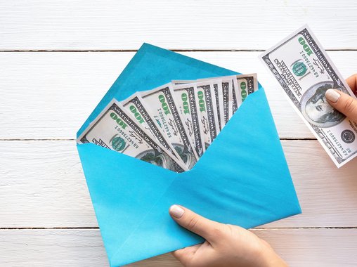 Почти 80% россиян готовы получать серую зарплату