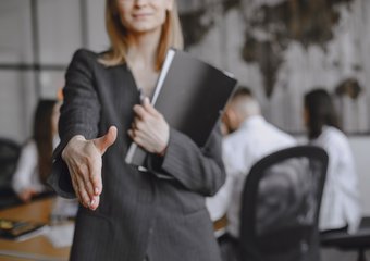 Как ввести администратора офиса в должность: опыт сети сервисных офисов Практик