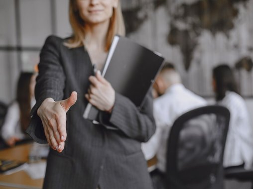 Контрофферы как новый тренд удержания персонала: 8 из 10 сотрудников остаются на работе