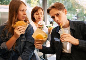 «Вкусно — и точка» победила кадровый голод и ускорила обслуживание