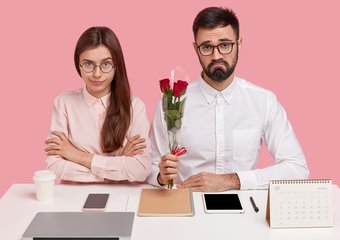 Почти две трети россиян не против отношений с коллегами