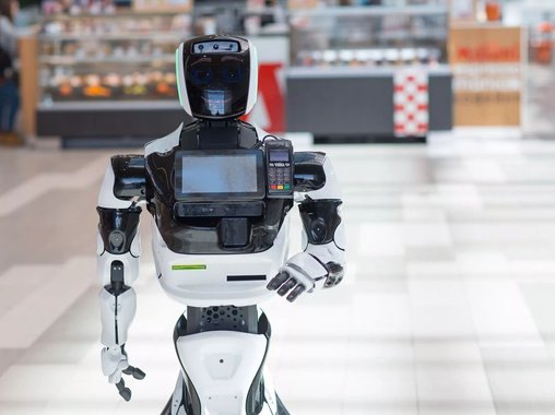Tesla привлекла роботов для помощи продавцам в салонах