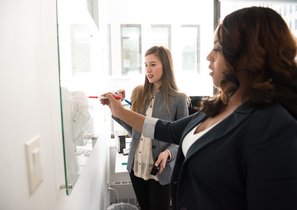 Как ежегодно индексировать зарплату и не раздувать ФОТ