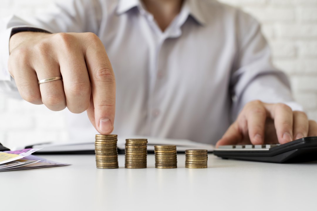 Средняя зарплата в России впервые превысила 100 тысяч рублей