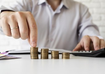 «Не выгонишь с работы»: экс-чиновники раскритиковали идею Грефа о реформе зарплат на госслужбе