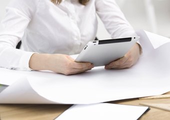 Работа по совместительству во время декрета: почему угроза увольнения незаконна