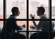 Как давать обратную связь, чтобы сотрудник исправил ошибку, а не ушёл в защиту