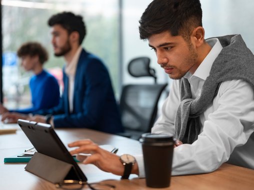 Правительство утвердило квоту на 278 900 иностранных специалистов на 2026 год