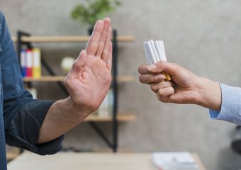 Курящих перестают брать на работу