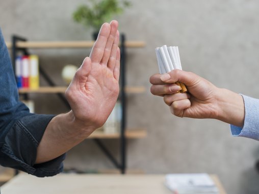 Курящих перестают брать на работу