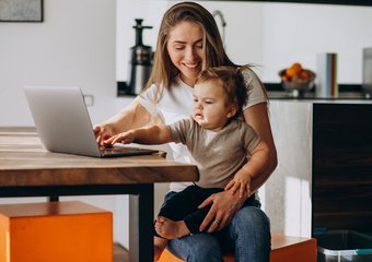 Россиян с детьми призвали отправлять на удаленку для семейного благополучия