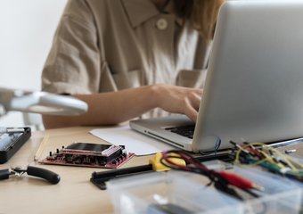 Спрос на робототехников вырос на 15%, зарплаты увеличились на 13%