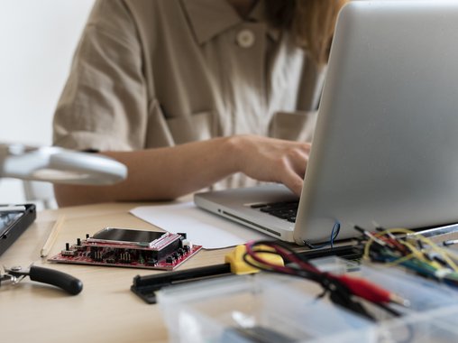 Спрос на робототехников вырос на 15%, зарплаты увеличились на 13%