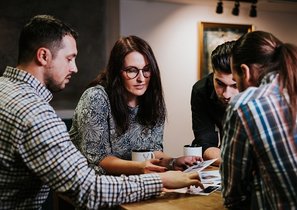 Обратная связь от сотрудников: как оперативно собирать и качественно анализировать в условиях турбулентности