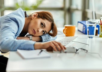 71% сотрудников продолжают работать во время болезни