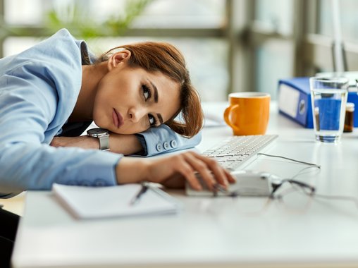 71% сотрудников продолжают работать во время болезни