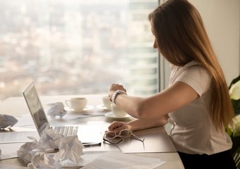 Исследование: Работа мешает личной жизни молодым россиянам до 35 лет