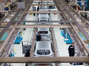 На бывшем заводе Nissan отправили в простой 317 сотрудников