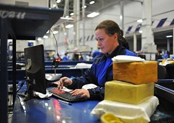 Вторсырье как мотивация: сотрудники Почты России сдали 300 т отходов