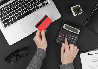 Минтруд напомнил о праве соискателей и работников на выбор зарплатного банка