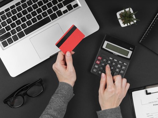 Минтруд напомнил о праве соискателей и работников на выбор зарплатного банка