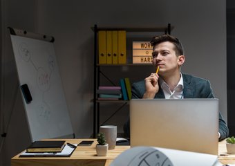 Работодатель не вправе выбирать за работника: компенсация за выходной должна быть единой для всех